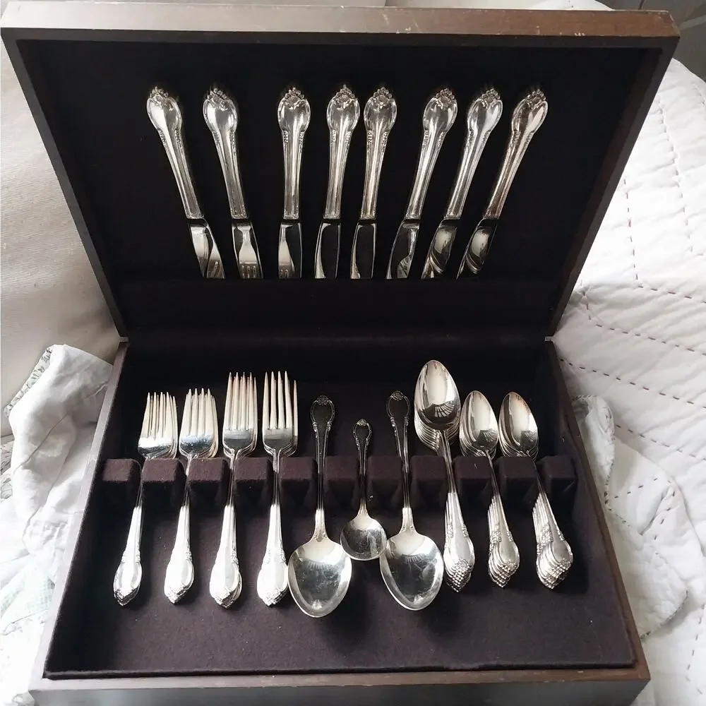 ANTIQUE/VINTAGE 1948 REMEMBRANCE SILVERPLATE FLATWARE! SVC 8+ 3 SERVERS, 51 PCS!